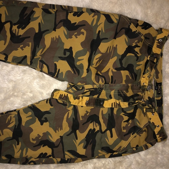 ✨🛍🎀Yellow Camouflage Pants🎀🛍✨ - Picture 2 of 2
